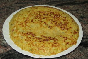 Tortilla de calabacín con cebolla y jamón